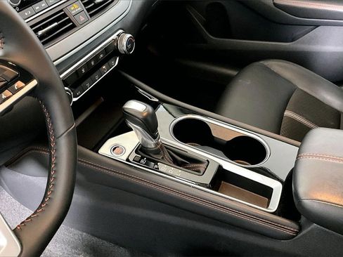 Used 2025 Nissan Altima 2.5 SR image 13