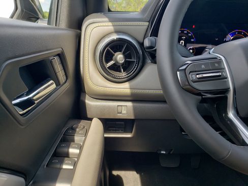 New 2026 Chevrolet Colorado ZR2 w/ Technology Package AWD/4WD image 13