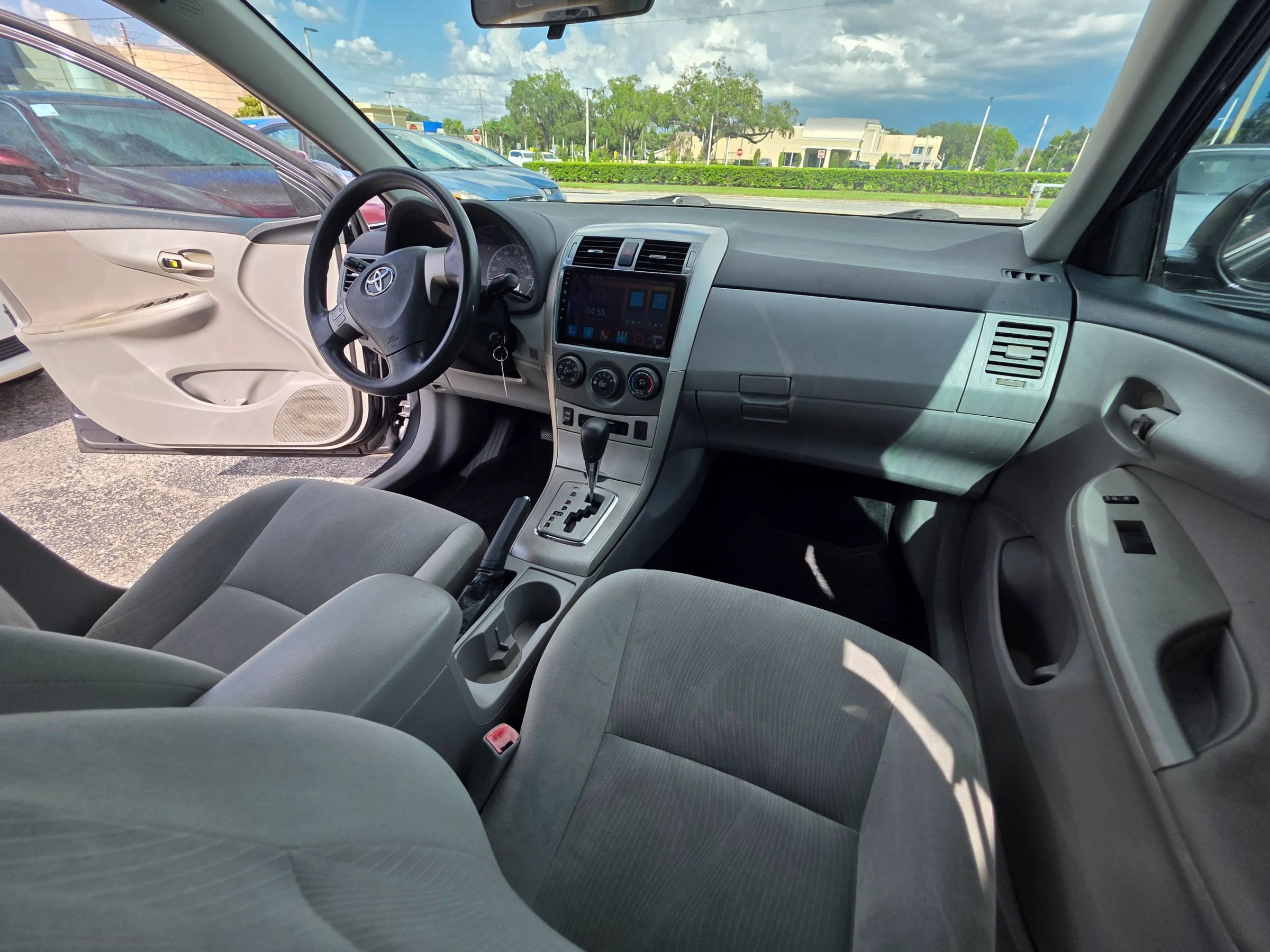 Used 2013 Toyota Corolla LE FWD image 18