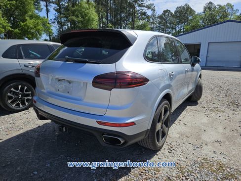 Used 2018 Porsche Cayenne Platinum Edition image 7