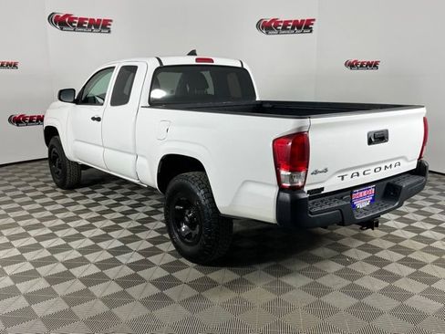 Used 2017 Toyota Tacoma SR AWD/4WD image 5