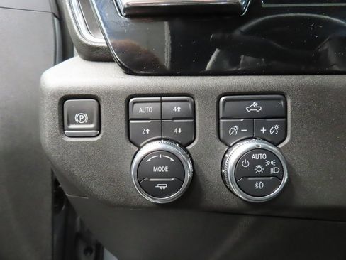 Used 2025 GMC Sierra 1500 Elevation image 39