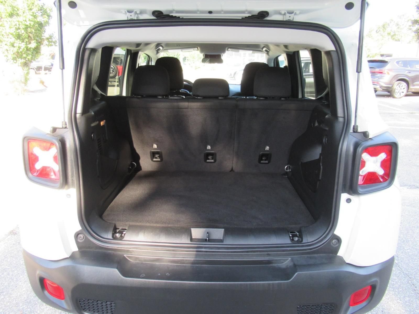 Certified 2023 Jeep Renegade Latitude AWD/4WD image 17