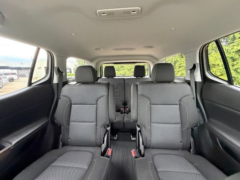 Used 2022 GMC Acadia SLE w/ LPO, Floor Liner Package AWD/4WD image 3