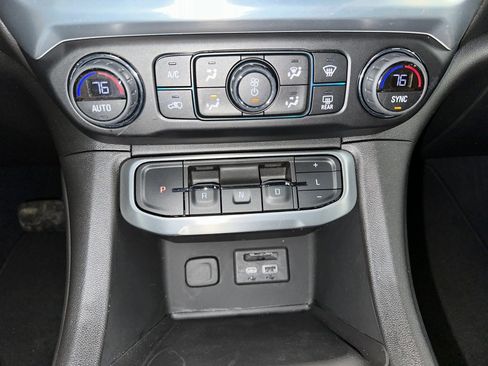 Certified 2023 GMC Acadia SLT w/ Preferred Package image 16