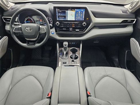 Used 2022 Toyota Highlander Platinum image 15