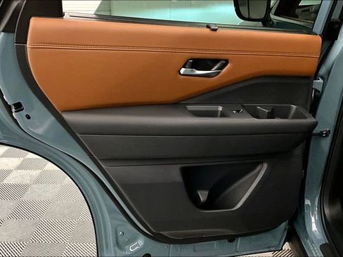 New 2026 Nissan Pathfinder Platinum image 34