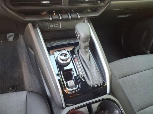 Used 2025 Chevrolet Colorado Trail Boss AWD/4WD image 21