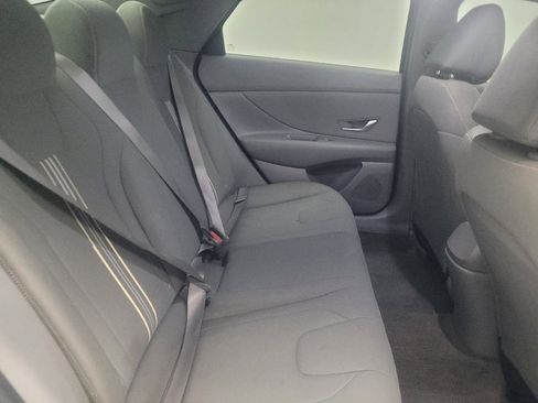 Used 2022 Hyundai Elantra SEL w/ Convenience Package FWD image 19