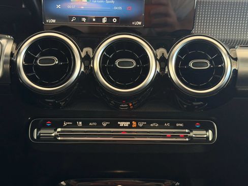 Used 2020 Mercedes-Benz GLB 250 image 31
