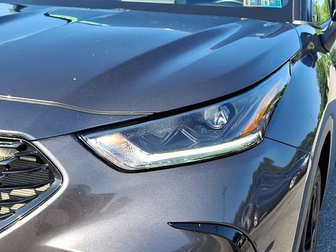 Used 2023 Toyota Highlander XSE AWD/4WD image 9
