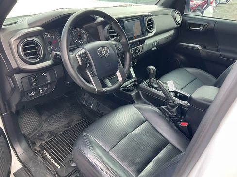 Used 2019 Toyota Tacoma TRD Sport image 6