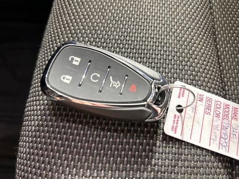 Used 2021 Chevrolet Traverse LT image 27