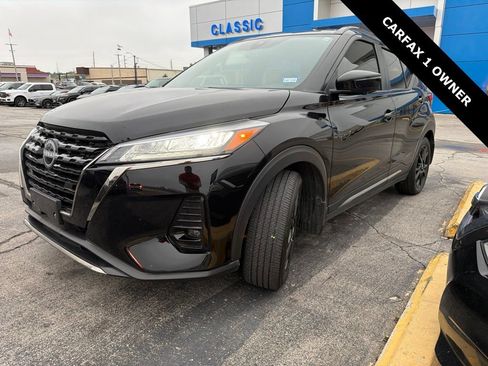 Used 2023 Nissan Kicks SR w/ SR Premium Package FWD image 4