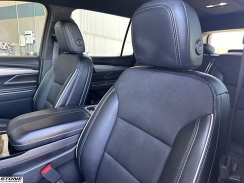 Certified 2025 Buick Enclave Preferred FWD image 12