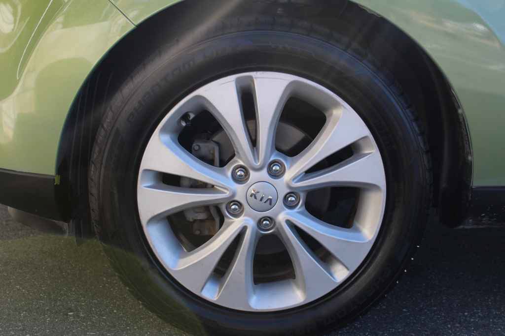 Used 2015 Kia Soul + FWD image 26