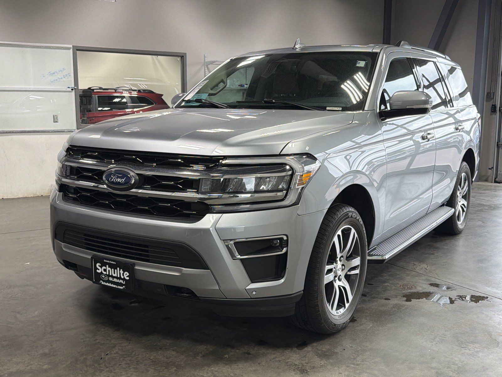 Used 2023 Ford Expedition Limited AWD/4WD image 3