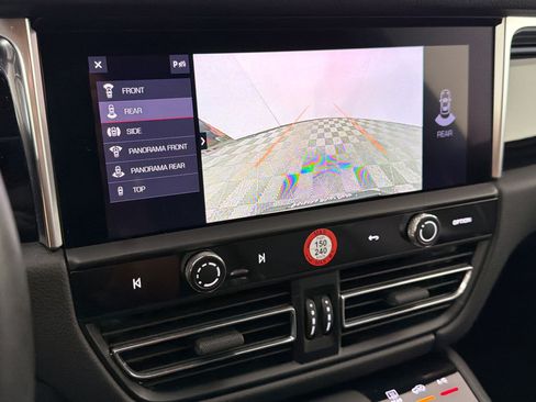 Certified 2024 Porsche Macan AWD/4WD image 20