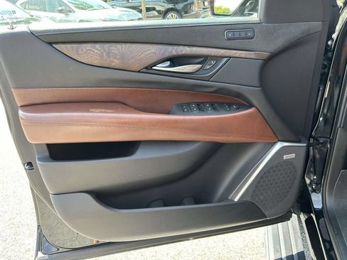 Used 2020 Cadillac Escalade ESV Premium Luxury AWD/4WD image 17