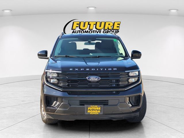 Used 2025 Ford Expedition Active AWD/4WD image 2