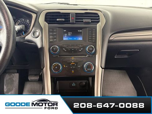Certified 2017 Ford Fusion SE FWD image 15
