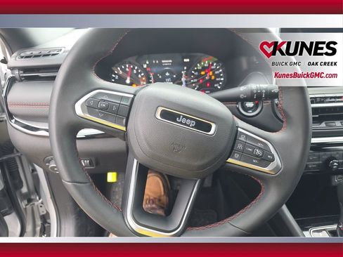 Used 2024 Jeep Compass Trailhawk image 11