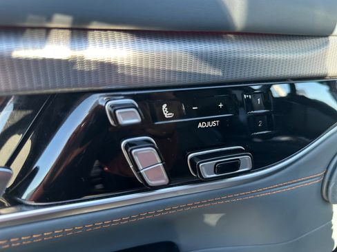 Used 2023 Jeep Grand Wagoneer Series III image 14