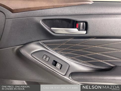 Used 2022 Toyota Avalon Limited w/ Advanced Safety Package FWD image 17