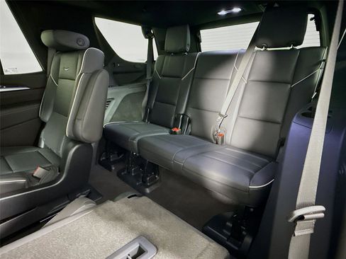 Used 2025 Cadillac Escalade Premium Luxury AWD/4WD image 4