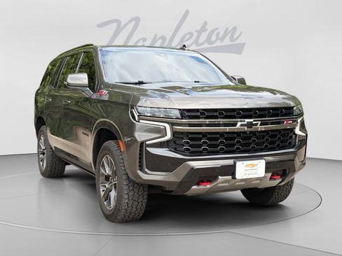 Used 2021 Chevrolet Tahoe Z71 w/ Z71 Signature Package AWD/4WD image 3