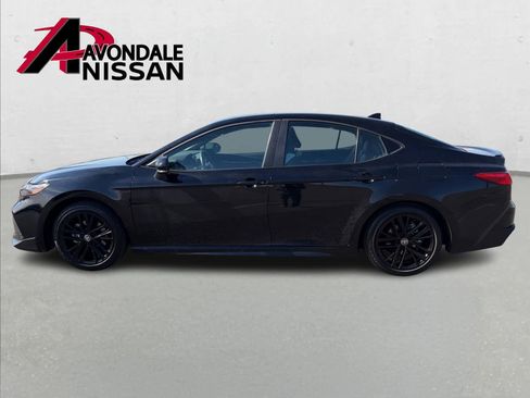 Used 2025 Toyota Camry SE image 3