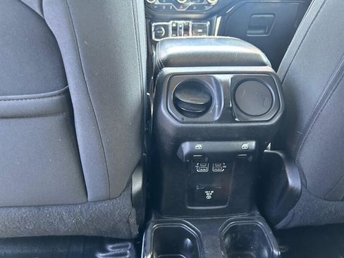 Used 2019 Jeep Wrangler Unlimited Sahara w/ Uconnect 4C Nav & Sound Group AWD/4WD image 13