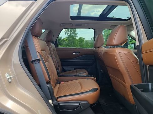 Used 2023 Nissan Pathfinder Platinum AWD/4WD image 33