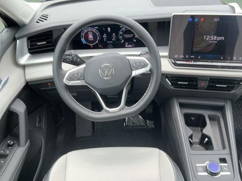 New 2026 Volkswagen Tiguan SE AWD/4WD image 18