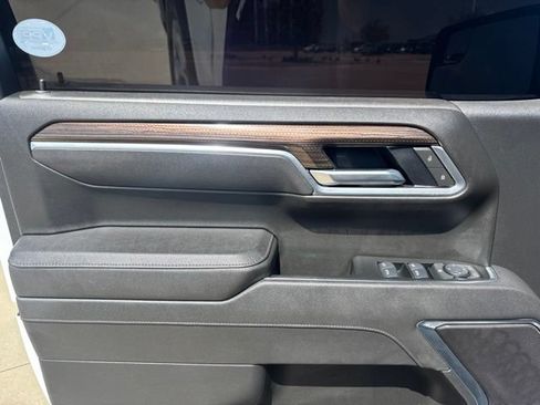 Used 2025 Chevrolet Silverado 1500 LT AWD/4WD image 11