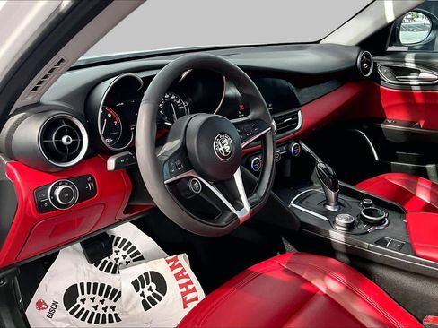 Used 2019 Alfa Romeo Giulia w/ Nero Edizione RWD image 18