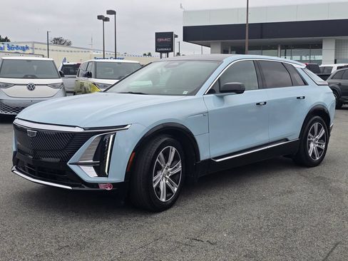 Used 2024 Cadillac Lyriq Tech AWD/4WD image 2