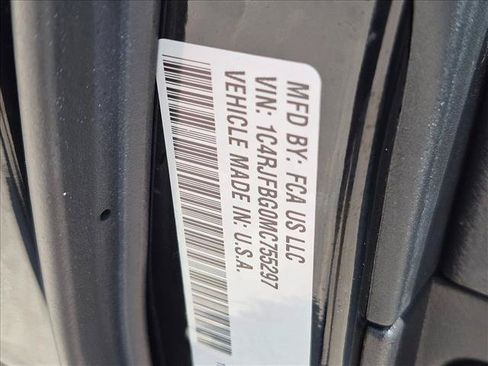 Used 2021 Jeep Grand Cherokee Limited AWD/4WD image 15