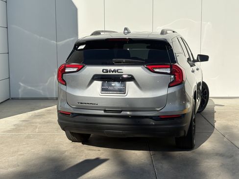 Used 2023 GMC Terrain SLE w/ Driver Convenience Package image 6
