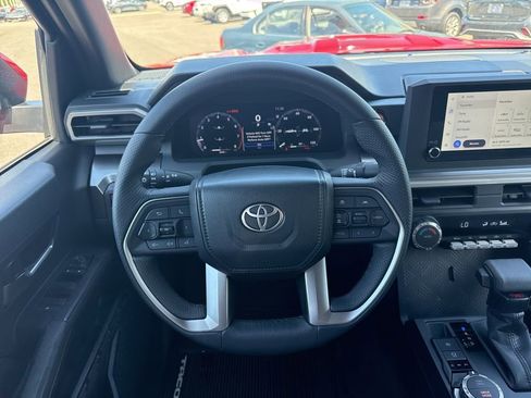 Used 2025 Toyota Tacoma TRD Sport image 13