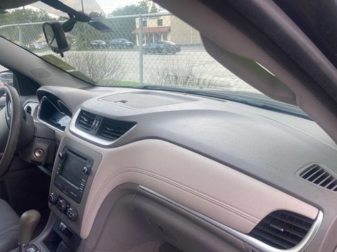 Used 2015 Chevrolet Traverse LS FWD image 4