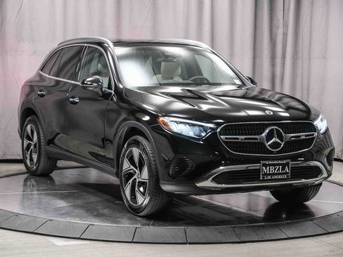 Used 2024 Mercedes-Benz GLC 300 4MATIC image 5
