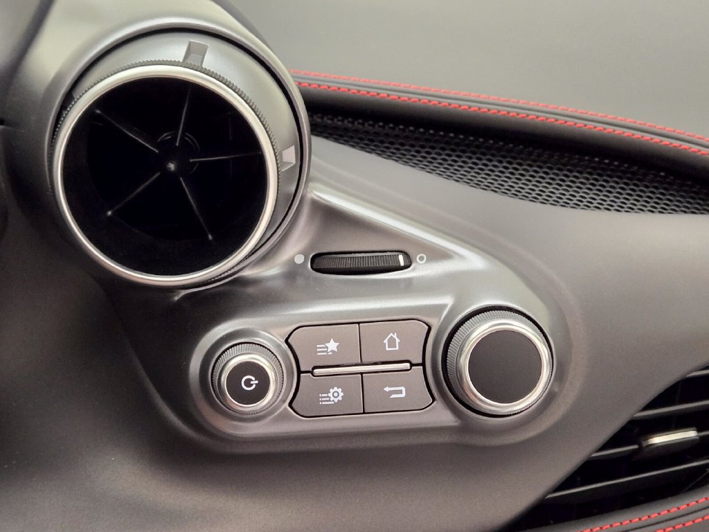 Used 2022 Ferrari F8 Tributo RWD image 38