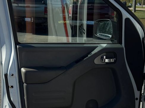 Used 2018 Nissan Frontier SV AWD/4WD image 13