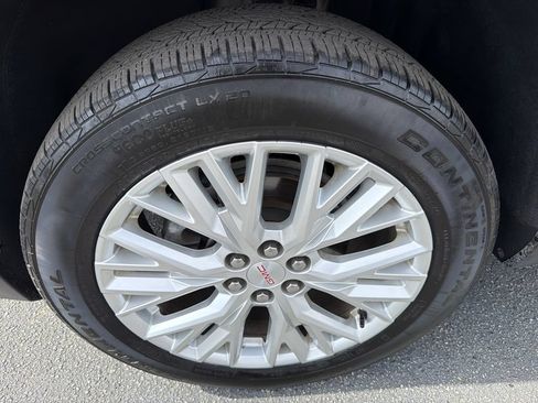 Used 2024 GMC Acadia Elevation w/ Luxury Package FWD image 11