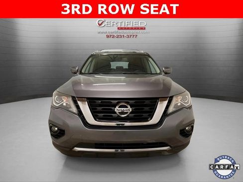 Used 2019 Nissan Pathfinder SV image 2