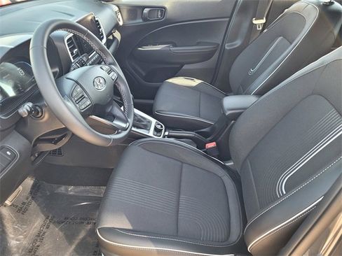 New 2025 Hyundai Venue Limited image 7