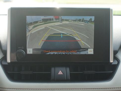 Used 2024 Toyota RAV4 XLE FWD image 7