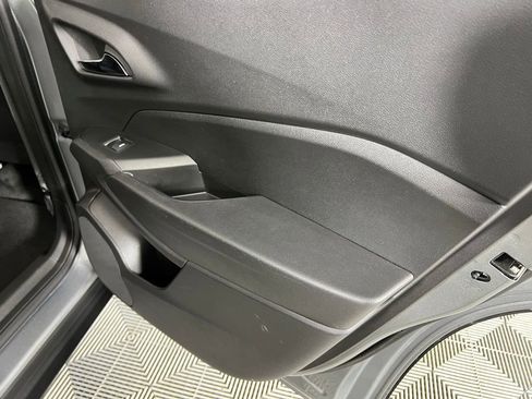 Used 2025 Chevrolet Trax LT w/ LT Convenience Package image 30