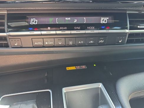 Used 2025 Toyota Sienna XLE Woodland Edition AWD/4WD image 33